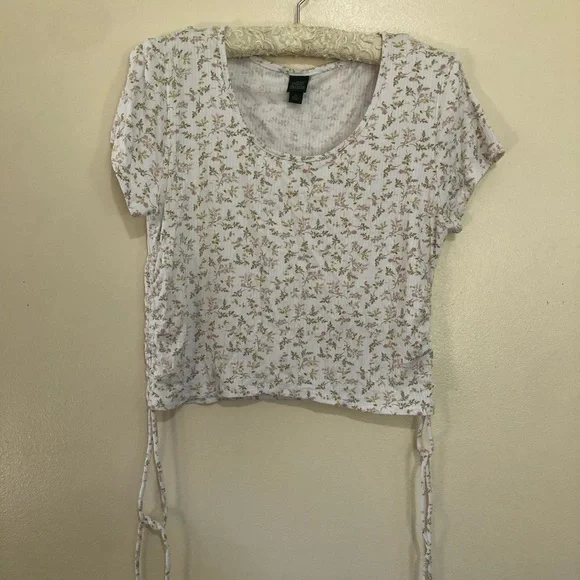 🔴Wild Fable floral Stretchy Crop  top. Scrunched sides short sleeves. Size XL. - Picture 6 of 14